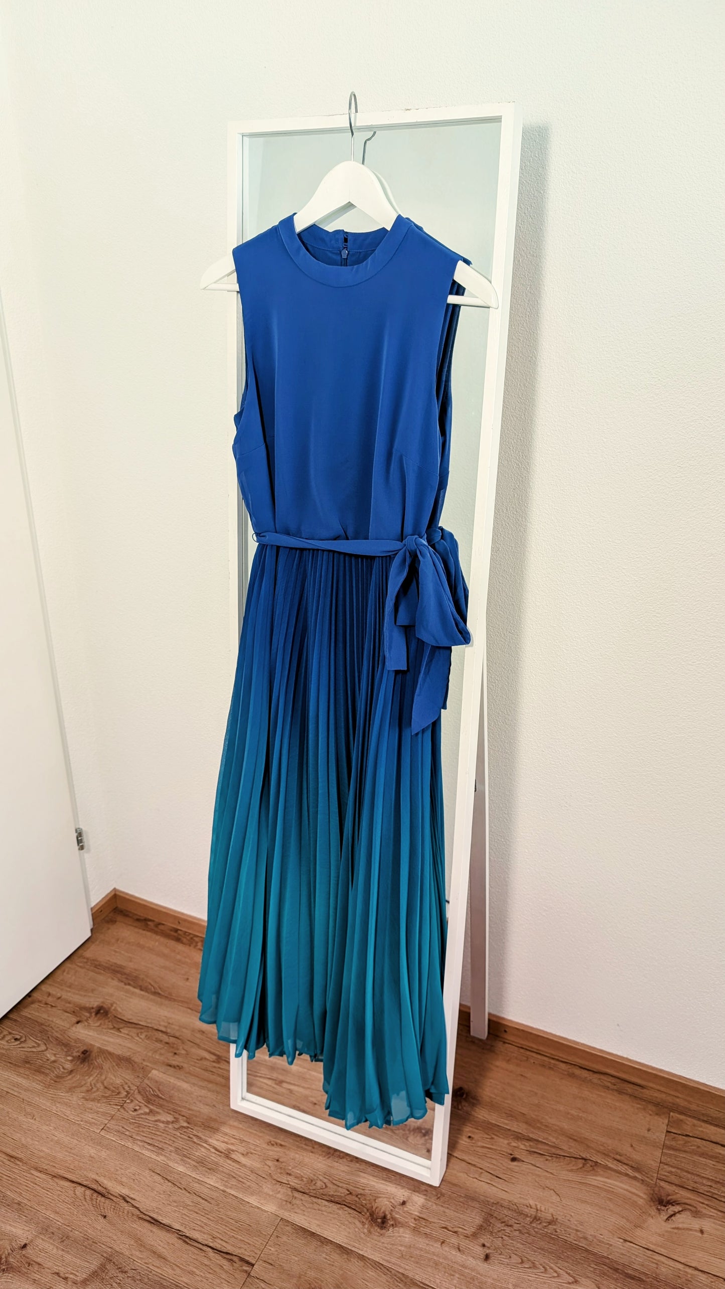 Plissiertes Midikleid mit Farbverlauf