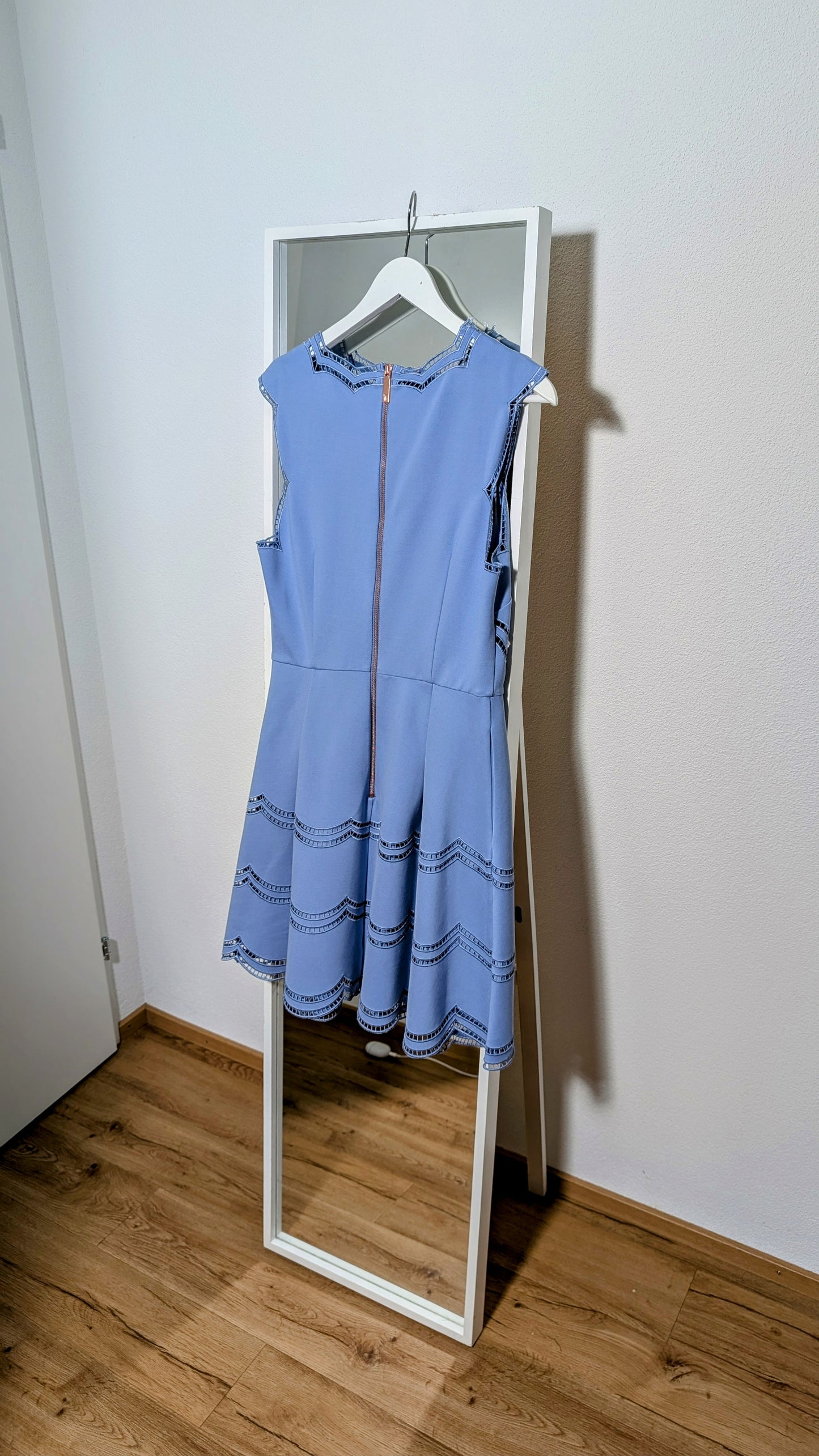 Babyblaues Ted Baker Kleid