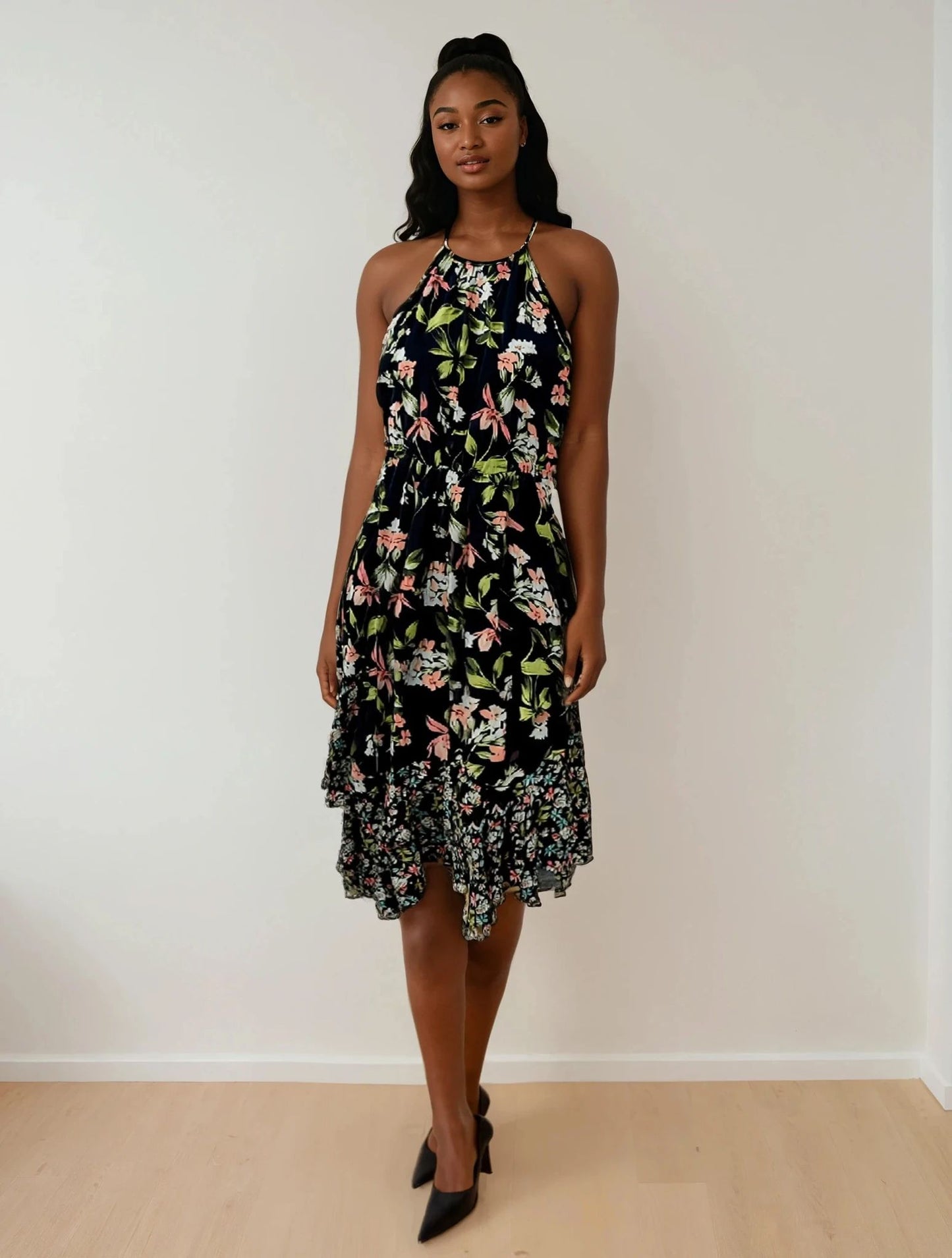 Mittellanges Blumenkleid