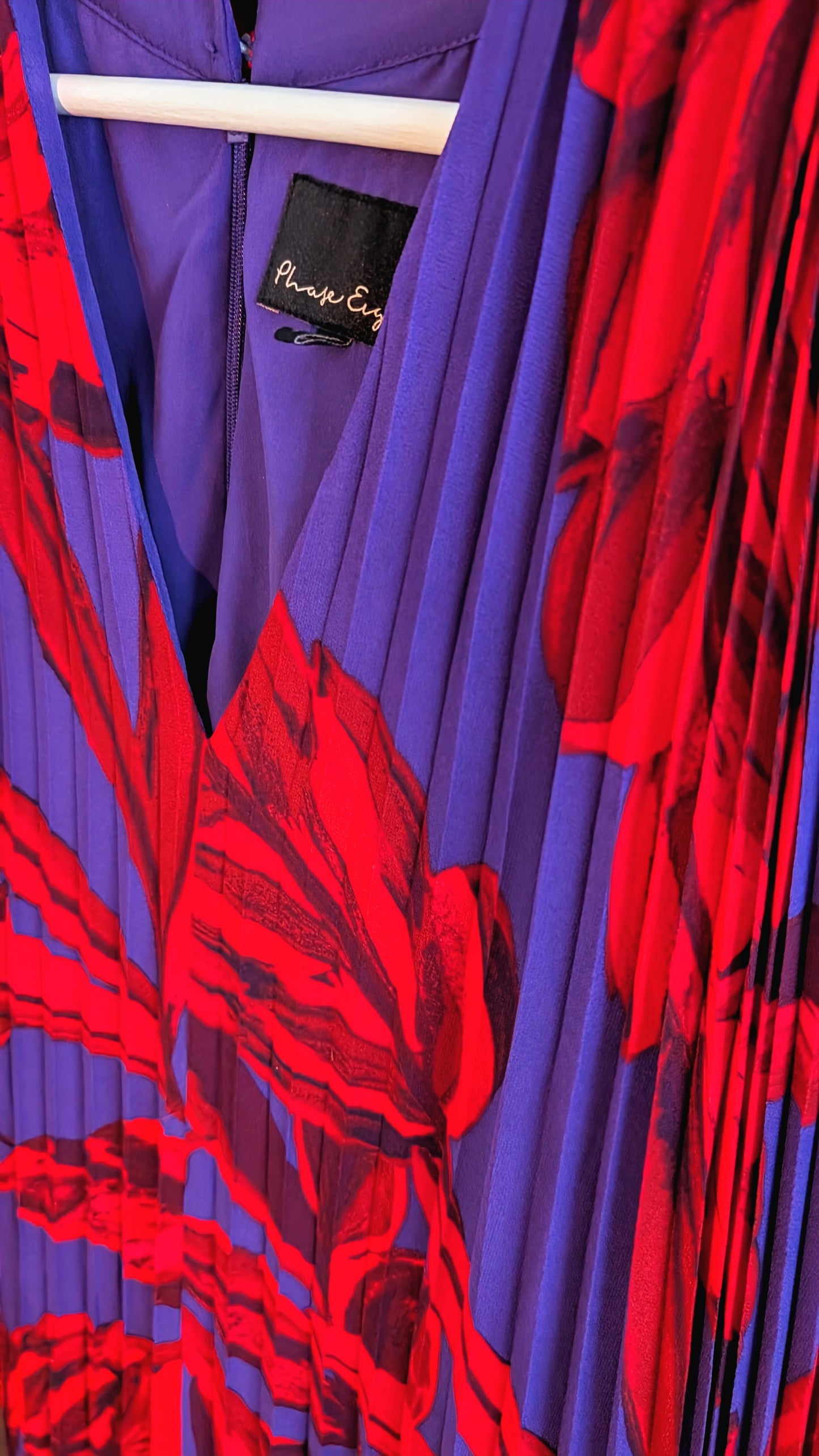 Violett-rotes Plisseekleid von Phase Eight