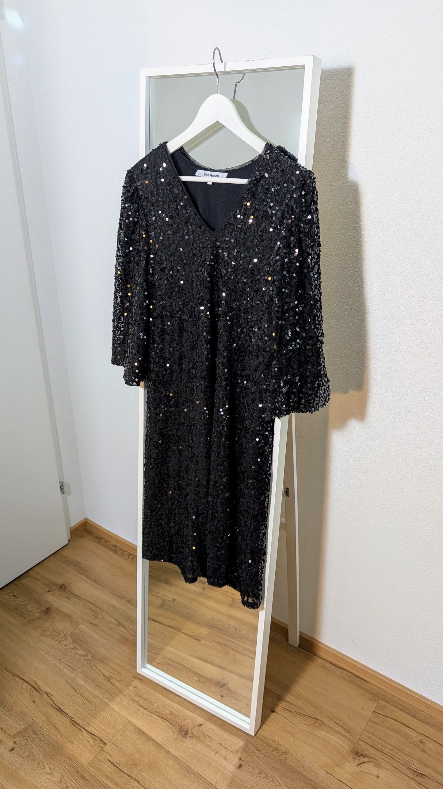 Schwarzes Paillettenkleid