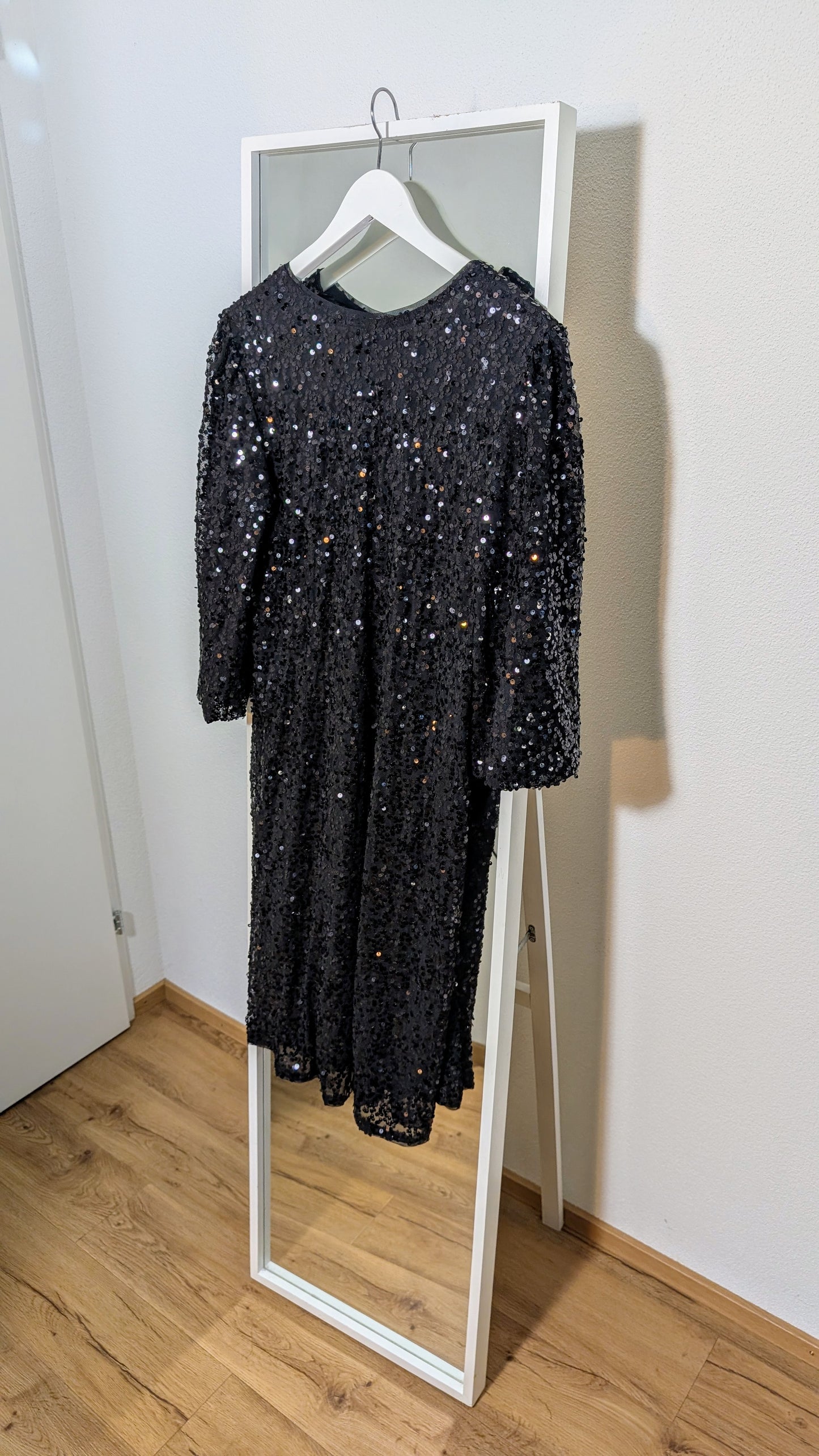 Schwarzes Paillettenkleid