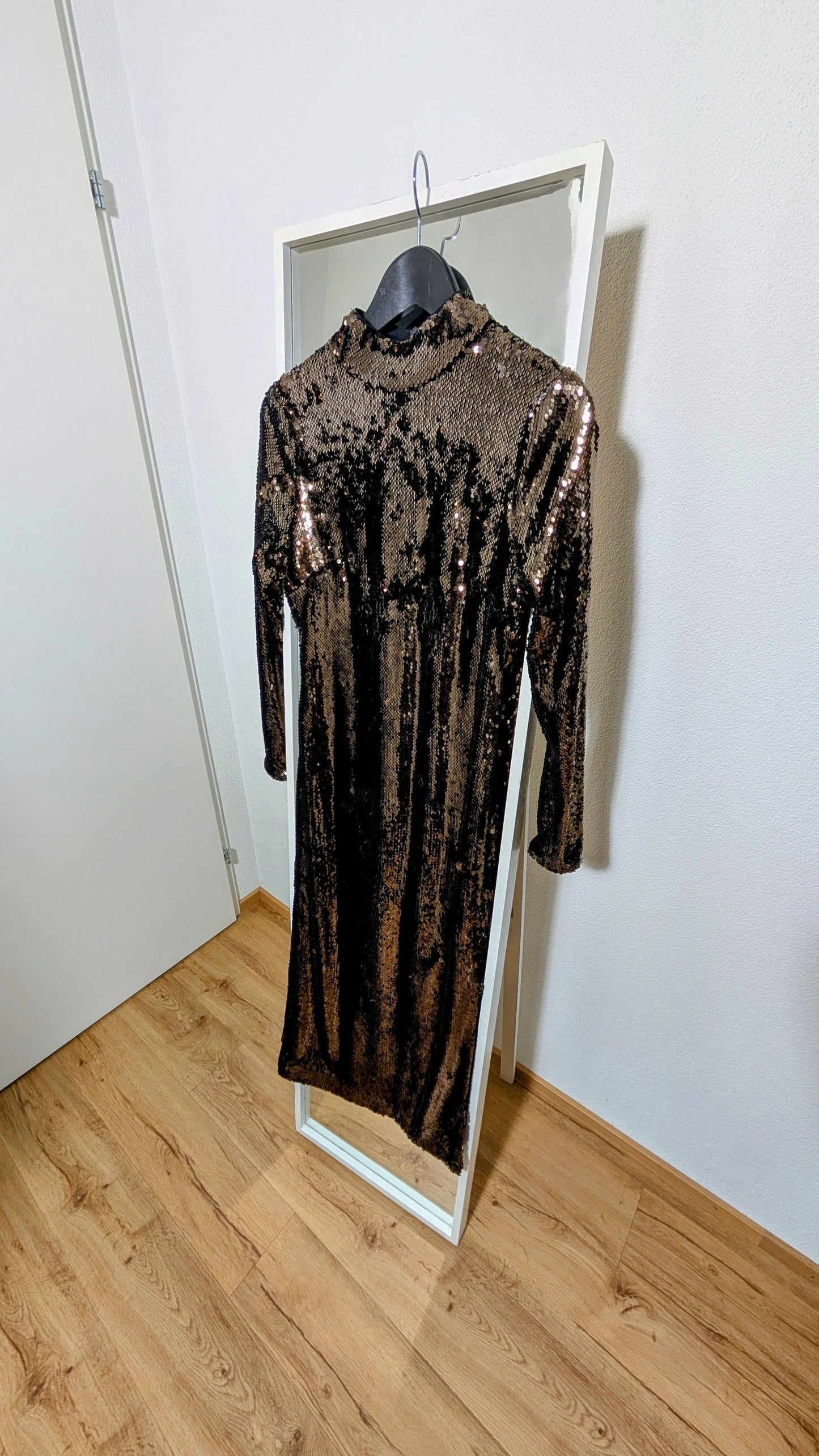 Ganzkörper-Glitzerkleid von Ted Baker