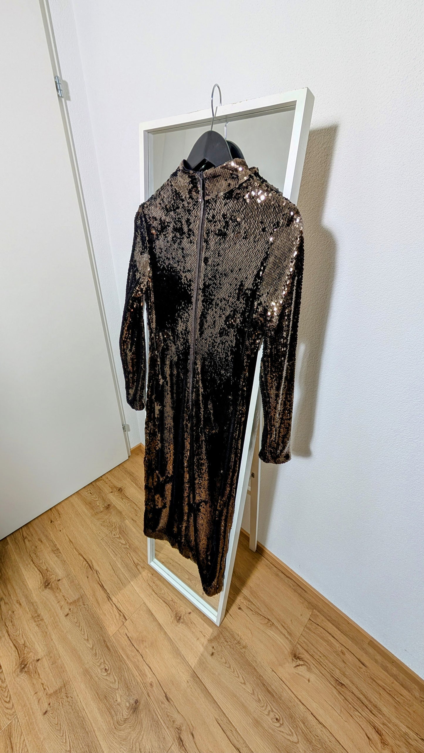 Ganzkörper-Glitzerkleid von Ted Baker