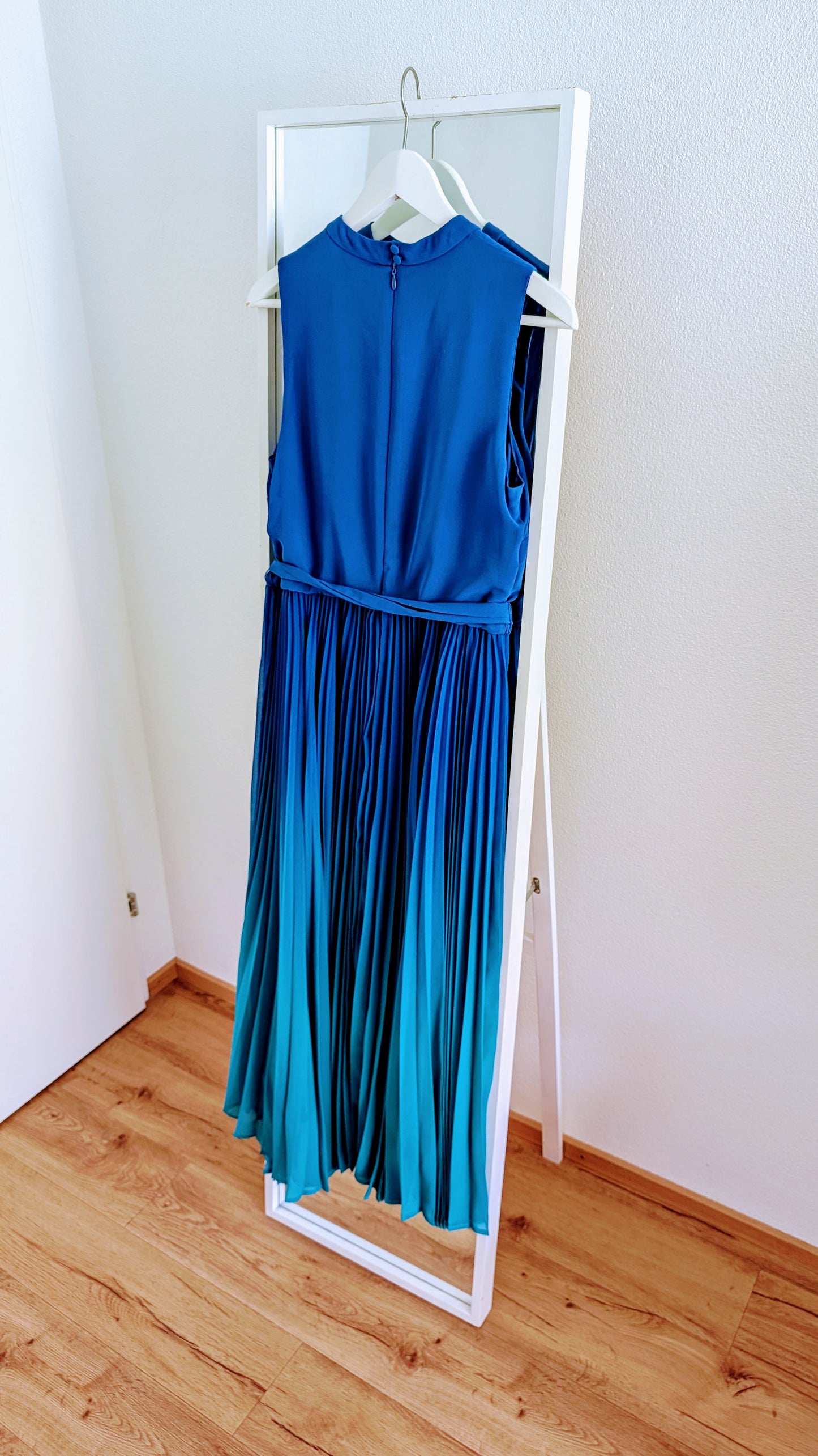Plissiertes Midikleid mit Farbverlauf