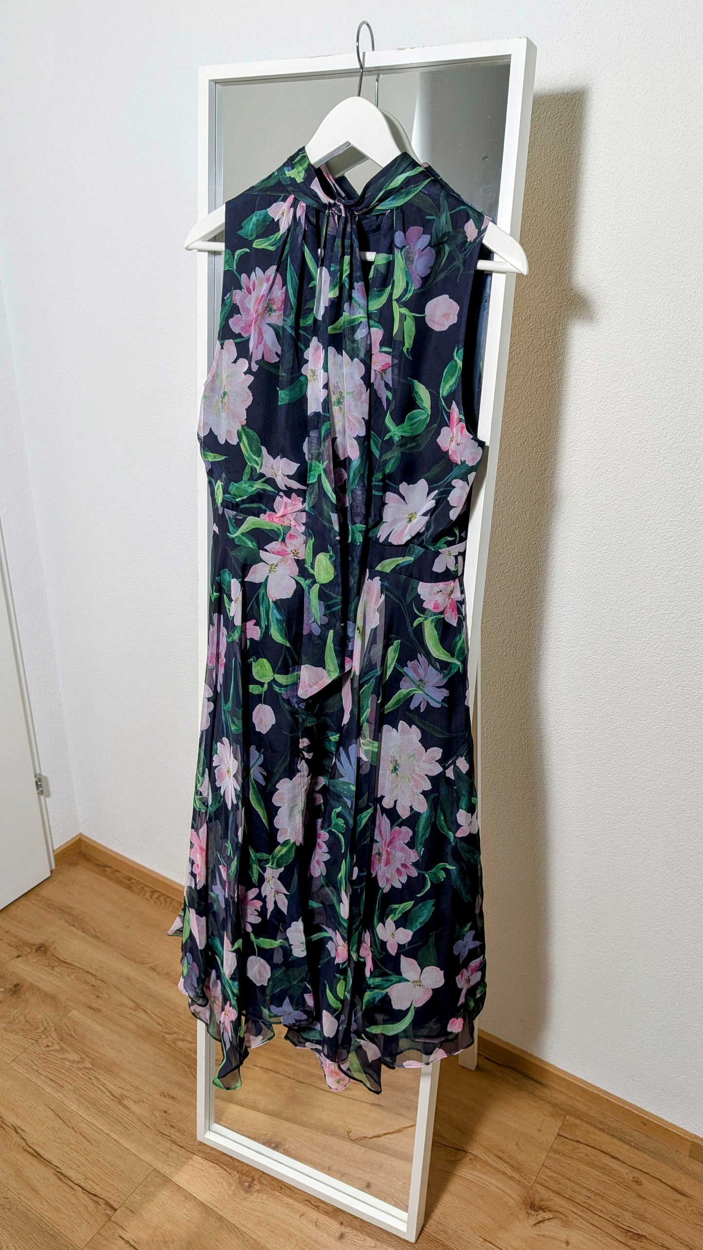 Elegantes Blumenkleid Phase Eight mieten