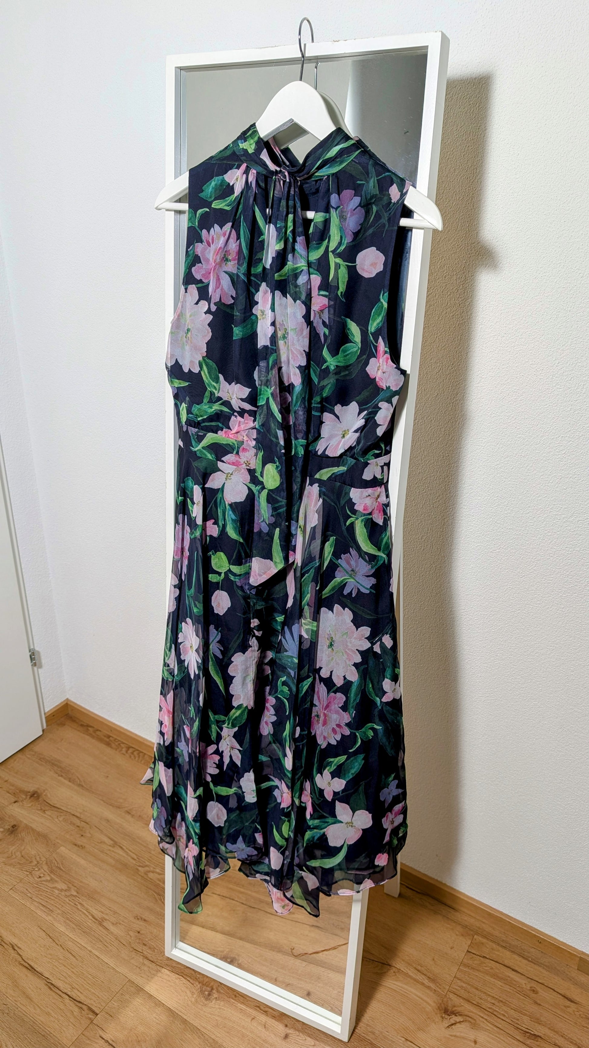 Elegantes Blumenkleid Phase Eight mieten