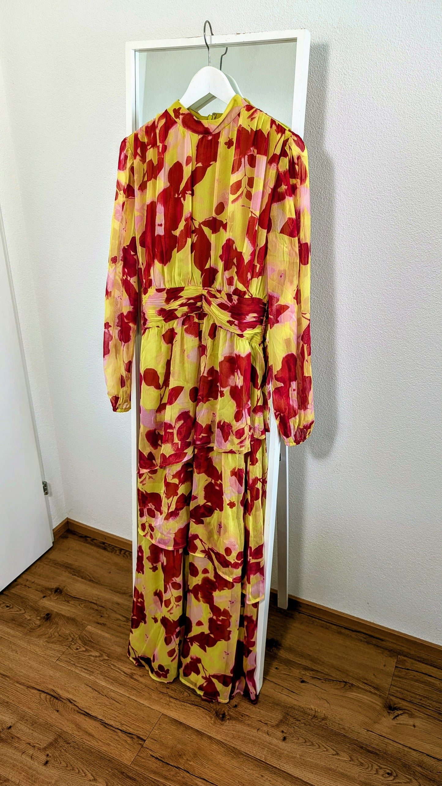 Farbenfrohes Maxikleid von Asos